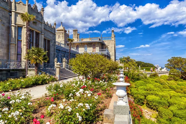 Crimeia Maio 2016 Palácio Vorontsov Com Jardim Flores Crimeia Dos — Fotografia de Stock