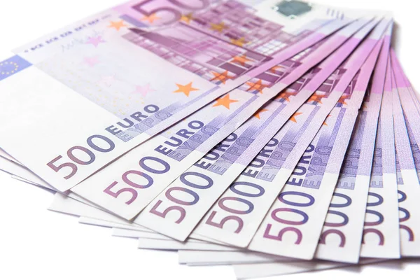 500 ユーロ通貨は 白い背景で隔離 欧州連合の通貨の 500 のノート ユーロのお金の現金のクローズ アップのスタック 富の概念 — ストック写真