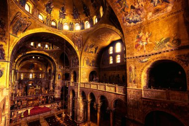 Venice, İtalya - 21 Mayıs 2017: Lüks San Marco Bazilikası'nın içinde (San Marco) Venedik. Mark'ın Katedrali turistik bir Venedik biridir. Venedik landmark süslü iç Panoraması.