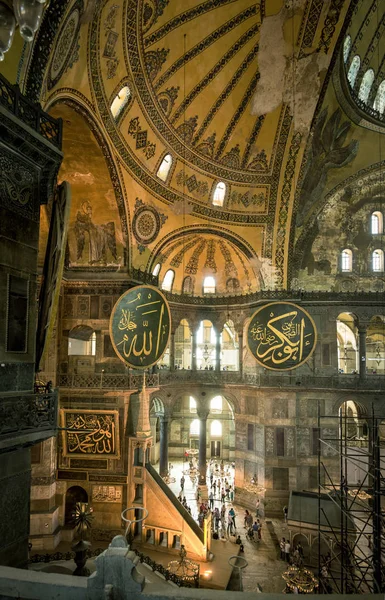 Istanbul Května 2013 Lidé Uvnitř Velké Hagia Sophia Nebo Aya — Stock fotografie