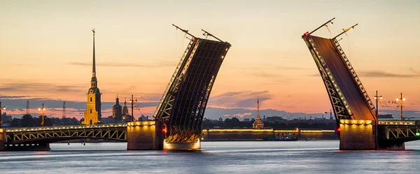 Raising Palace Bridge Dvortsovy São Petersburgo Rússia Marco São Petersburgo — Fotografia de Stock