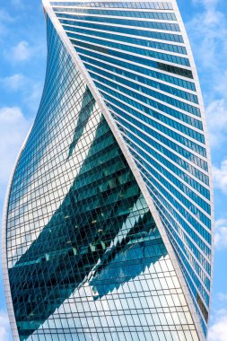 Moskova - Eyl 10, 2017: Moscow City, Rusya'da Modern gökdelen. Fütüristik bükülmüş ile bina. Moscow City iş ve konut olan bir ilçedir. Moskova'nın kentsel mimari.