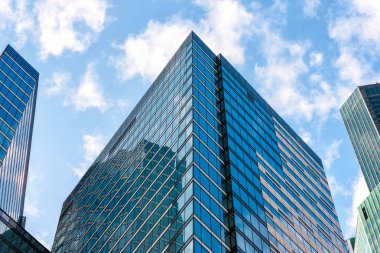 Moskova - Eyl 10, 2017: Moscow City Modern gökdelenler. Yeni binalar gökyüzüne karşı tepesinde. Moscow City bir iş bölgesine ve Moskova dönüm noktası olduğunu. Çağdaş kentsel inşaat kavramı.