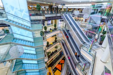 Modern alışveriş merkezi içinde