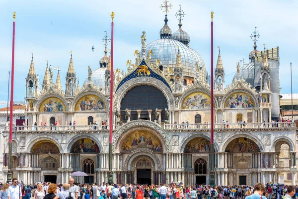 Basilica di San Marco eller Markusplatsen katedralen i Venedig, Italien — Stockfoto