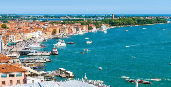 Vista aérea del terraplén principal de Venecia, Italia — Foto de Stock