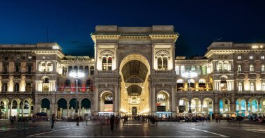 Galleria Vittorio Emanuele II gece, Milan, Italya