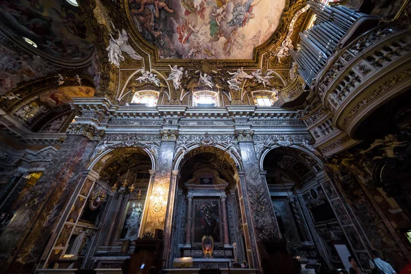 Panorama wewnątrz kościoła Santa Maria della Vittoria, Rzym, ita — Zdjęcie stockowe
