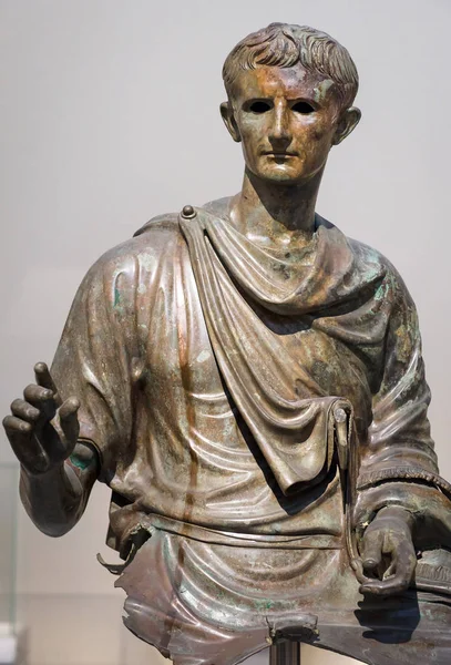 Patung antik Kaisar Augustus. — Stok Foto
