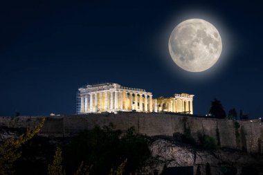 Geceleri Akropolis'teki Partenon tapınağı, Atina, Yunanistan