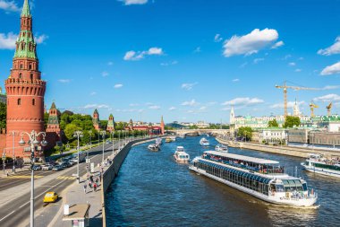 Turist gemileri Moskova Kremlin, Rusya'ya yelken