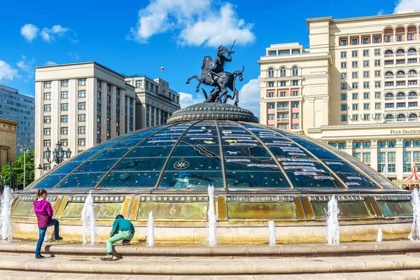 Manege eller Manezhnaya Square i Moskvas centrum, Ryssland — Stockfoto