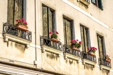 Çiçekli eski ev, Venedik, İtalya