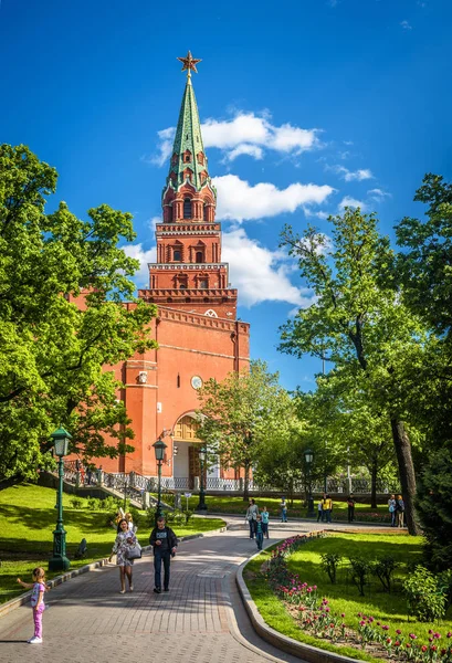 Moskvas Kreml i Alexander trädgården — Stockfoto