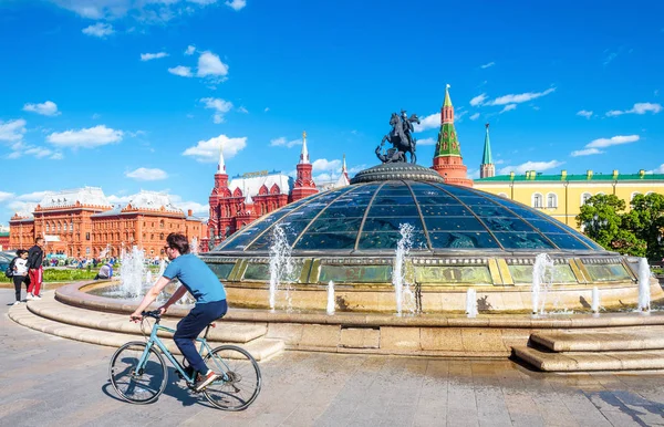 Plac manezhnaya w centrum Moskwy, Rosja — Zdjęcie stockowe