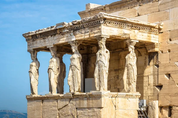 Caryatid Porch of the old Erechtheion temple, Athens, Greece — Stock Photo, Image