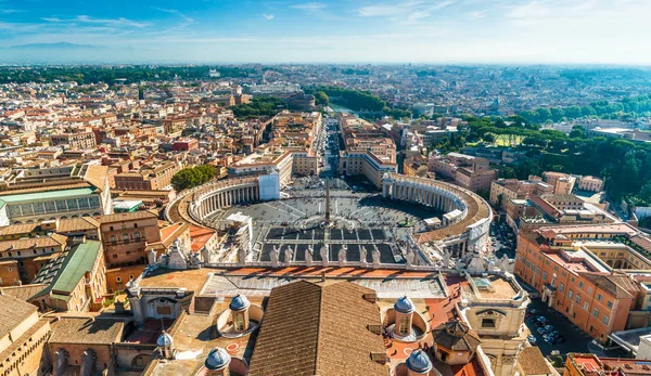 Panoramic view of old Rome from St Peter`s Basilica in Vatican C — Stock Photo, Image