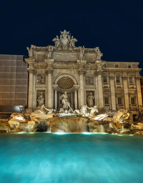 Fuente de Trevi por la noche, Roma, Italia —  Fotos de Stock