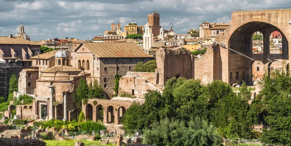 Vista del Foro Romano, Roma, Italia — Foto de Stock