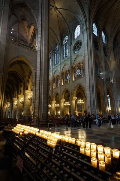 Wnętrze katedry Notre Dame de Paris, Francja — Zdjęcie stockowe
