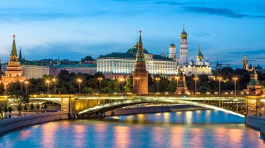 Moskova Kremlin Moskva Nehri tarafından gece, Rusya