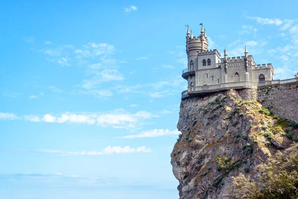 Castello di Nido di rondine alla costa di Mar Nero, il Crimea — Foto Stock