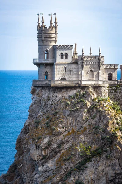 Zamek jaskółcze gniazdo na wybrzeżu Morza Czarnego, Krym — Zdjęcie stockowe