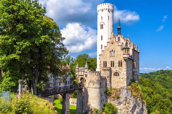 Castillo de Lichtenstein en verano, Baden-Wurttemberg, Alemania —  Fotos de Stock