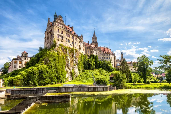 Castillo de Sigmaringen en el río Danubio, Alemania — Foto de Stock