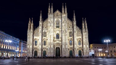 Milano Katedrali veya Duomo di Milano gece, Italya