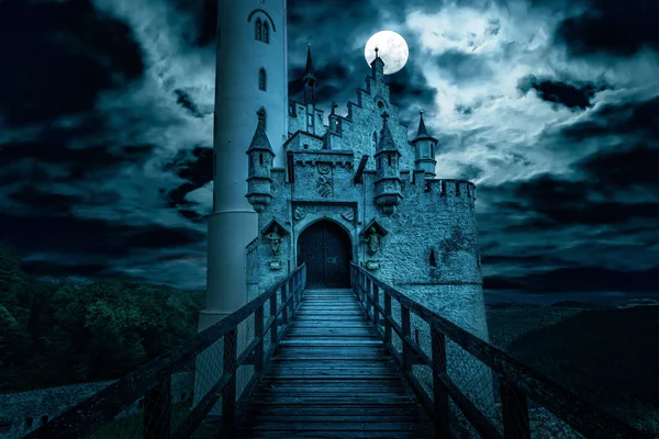 Castillo de Lichtenstein por la noche, Alemania — Foto de Stock