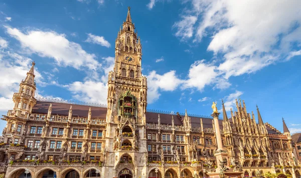 Rathaus or Town Hall on Marienplatz square, Munich, Bavaria, Ger — Stock Photo, Image