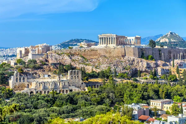 Atenas en verano, Grecia. Panorama de la colina Acrópolis . — Foto de Stock