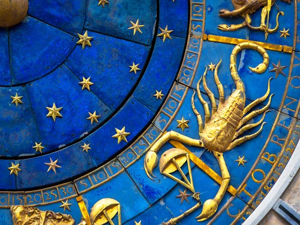 Scorpio astrological sign on ancient clock. Detail of Zodiac whe — Stock Photo, Image