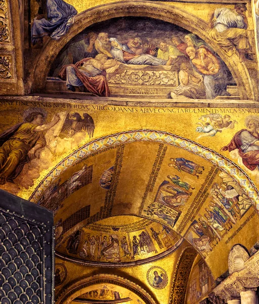 Intrarea în Bazilica Sf. Marcu sau San Marco. Este un reper de top — Fotografie, imagine de stoc