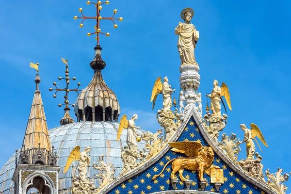 Markuskyrkan Eller San Marco Närbild Vacker Tak Himlen Bakgrund Venedig — Stockfoto