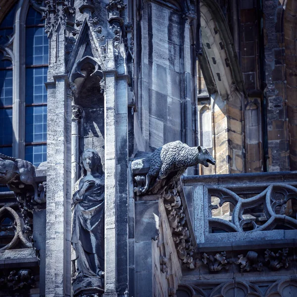 Ulm Şehrinin Ulm Minster Katedrali Almanya Heykelleri Olan Bir Detay — Stok fotoğraf