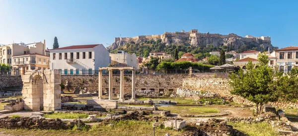 Panoramiczny Widok Bibliotekę Hadrian Akropol Oddali Ateny Grecja Słynne Atrakcje — Zdjęcie stockowe