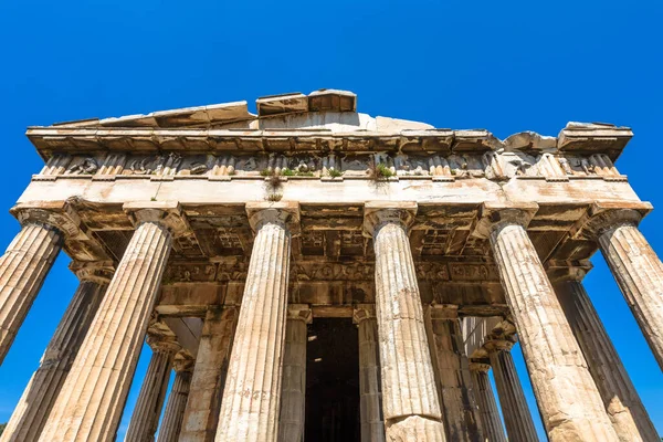 希腊雅典古阿戈拉赫菲斯图斯神殿 它是雅典的著名地标 在天空背景上俯瞰古典希腊庙宇 是古代雅典文化的纪念碑 历史概念 — 图库照片