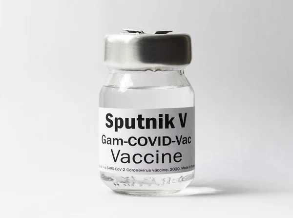 Covid Koronavirüs Aşısı Beyaz Arka Planda Sputnik Rus Aşısı Ile — Stok fotoğraf
