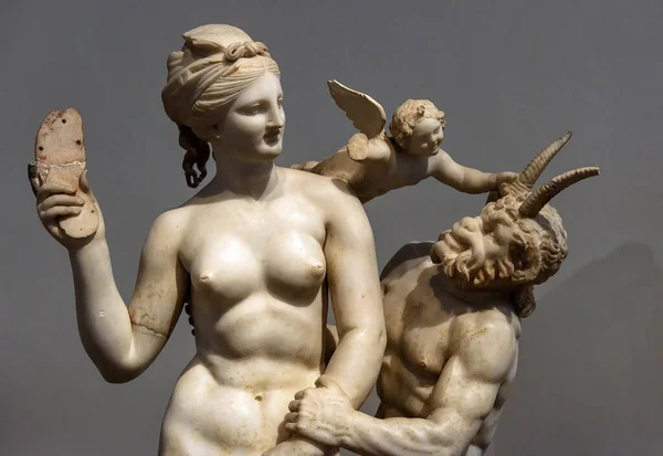 Atenas Mayo 2018 Escultura Mármol Afrodita Pan Eros Museo Arqueológico —  Fotos de Stock