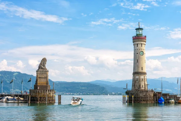 Hafeneinfahrt Bodensee Lindau Deutschland Schöne Landschaft Mit Löwenstatue Und Leuchtturm — Stockfoto