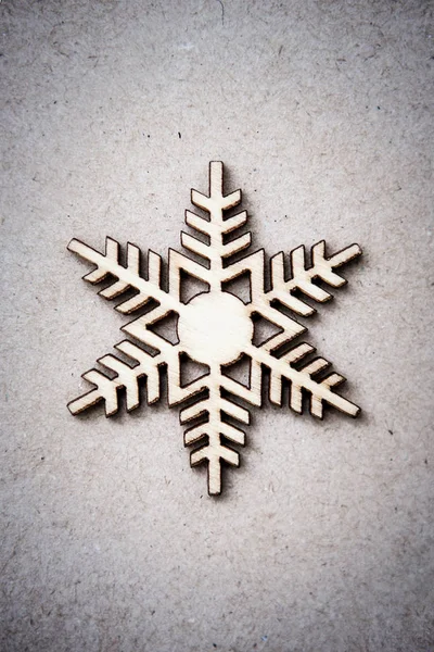 Floco Neve Decorativo Madeira Fundo Papel Artesanal Como Decoração Natal — Fotografia de Stock