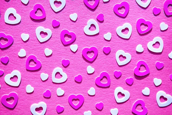 Confeti Corazón Color Neón Dispersos Sobre Fondo Rosa Moderno Trendy — Foto de Stock
