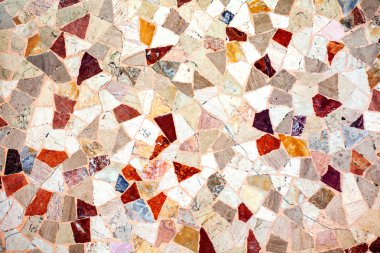 Desenli arka plan closeup nötr renkli bej ve koyu kırmızı soyut Mozaik Seramik fayans