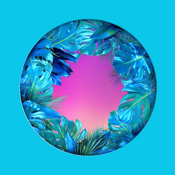 ミントに空のピンクの中心を持つ熱帯植物の葉の円の形状 — ストック写真