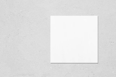 açık gri beton arka kare el ilanı veya kartvizit mockup