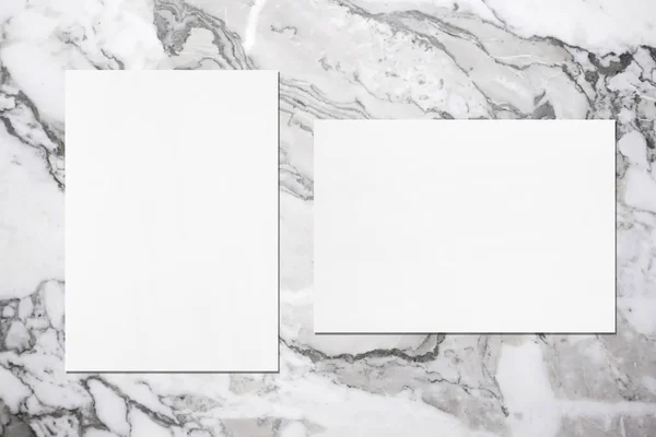 2つの空の白い垂直および水平長方形のポスターのモックアップ — ストック写真