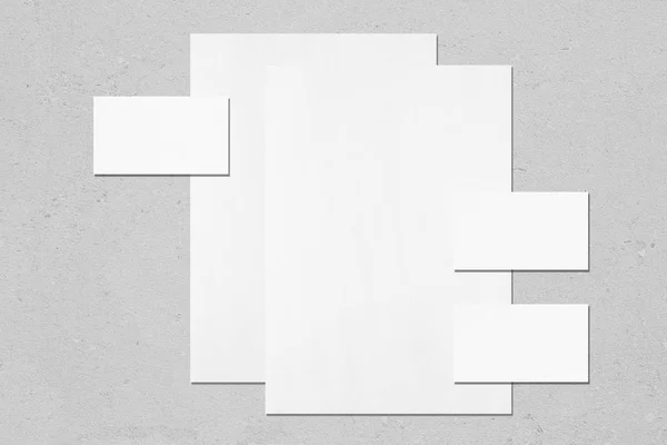 Dva prázdné bílé vertikální plakáty a tři vodorovné obdélníkové b — Stock fotografie