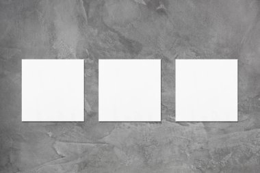 Koyu gri conc üzerinde üç tane boş beyaz kare kartvizit modeliName